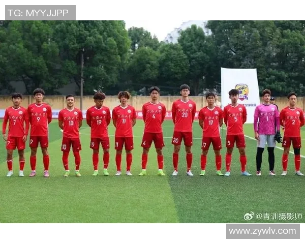 上海足球队在足球团队协作排行榜中荣登第六名展现出强大团队精神与默契配合