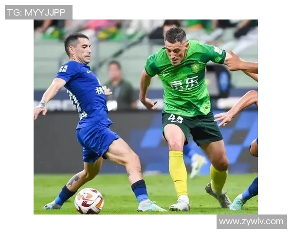 重庆足球队在选拔赛中以74分稳居积分榜首位